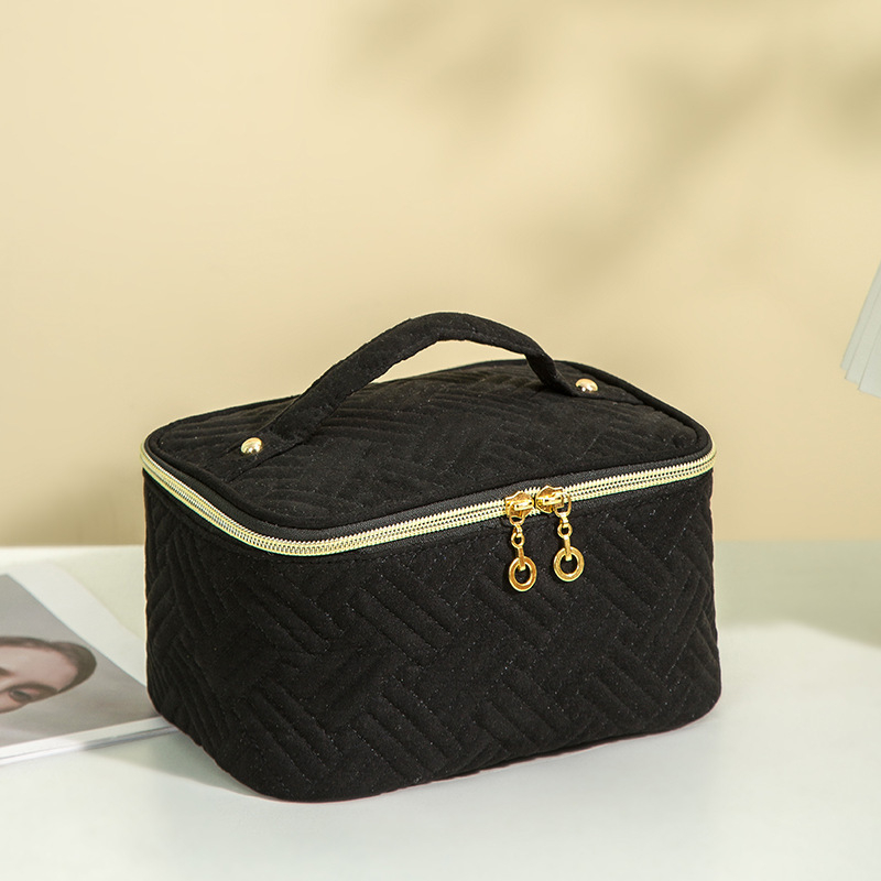 Velúr anyagú sminkes táska utazáshoz, csíkos mintával, bélelt poliészter belsővel