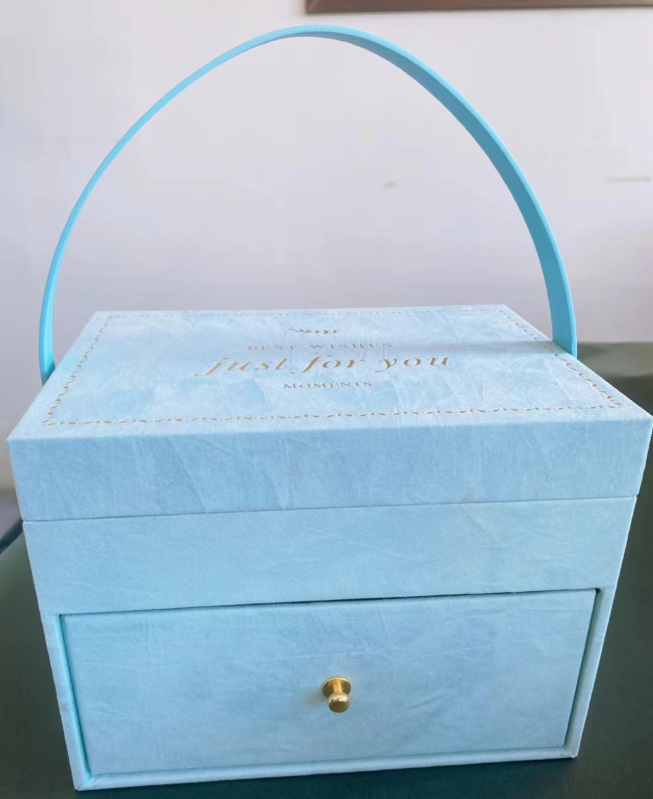 Двуслойна кутия с огледало от велур за сватбен подарък – кутия за грим и бижута с подаръчна опаковка