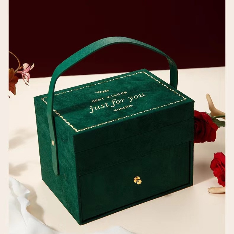 Двуслойна кутия с огледало от велур за сватбен подарък – кутия за грим и бижута с подаръчна опаковка