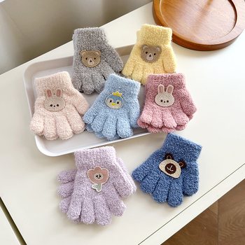 Vaikų veliūrinės pirštinės rudens–žiemos sezonui, unisex, megztos, animacinis meškiuko raštas, amžius 1–3 metai