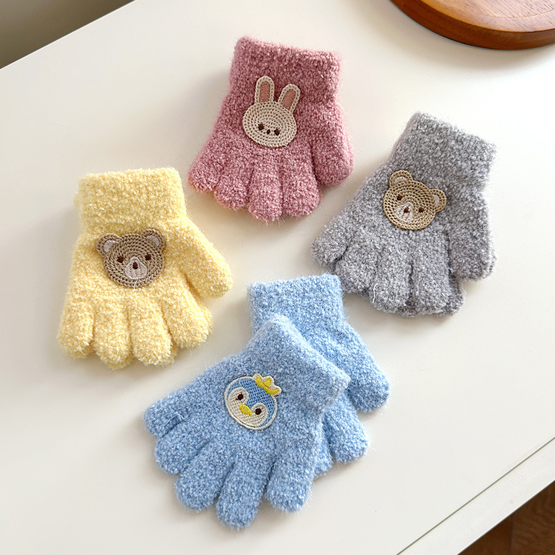 Vaikų veliūrinės pirštinės rudens–žiemos sezonui, unisex, megztos, animacinis meškiuko raštas, amžius 1–3 metai