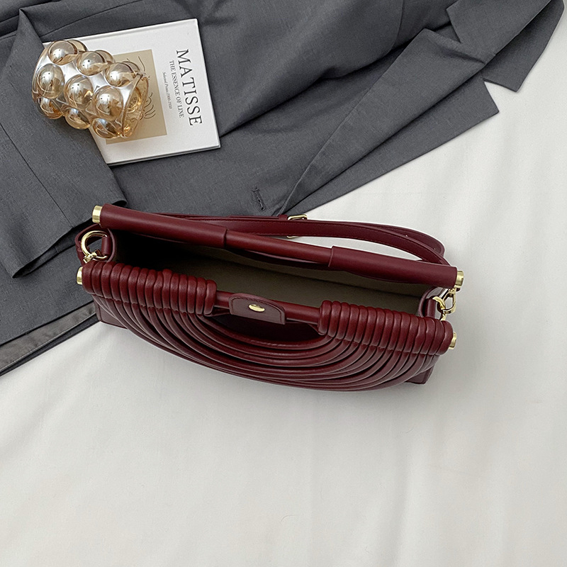 Crossbody torbica od PU kože, gradski jednostavni stil, horizontalni kvadratni oblik, magnetska kopča, džep za telefon