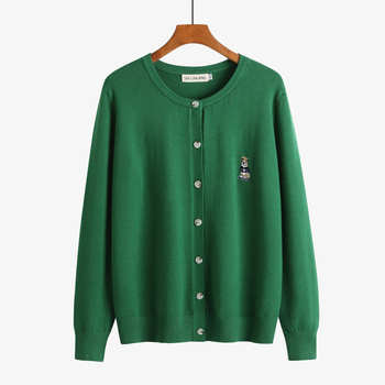 Cardigan tricot cu broderie urs, amestec de bumbac, guler rotund, mâneci lungi, lungime medie 50–65 cm