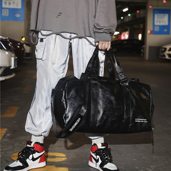 Τσάντα γυμναστικής PU, αδιάβροχη επίστρωση, έτοιμη για ταξίδια, στυλ δρόμου, unisex (Χωρητικότητα: 20-35 L; Υλικό: PU; Λειτουργία: Ανθεκτικό στη φθορά; Εσωτερική επένδυση: Πολυεστέρας; Στυλ: δρόμου)