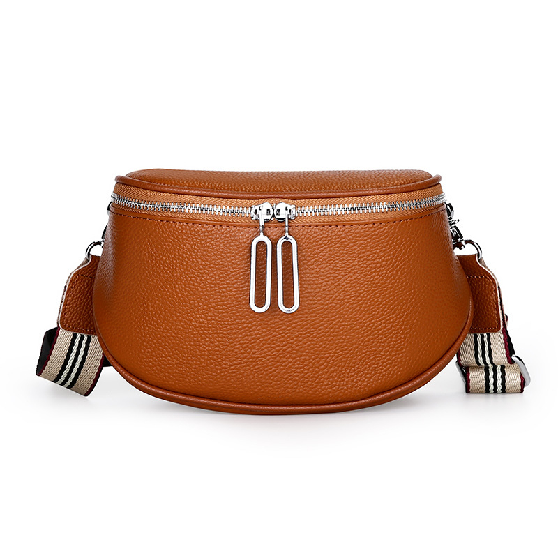 Ženska kožna torba tip sedlo — koža najviše kvalitete, zatvaranje na zip, unutarnji pretinac sa skrivenim zipom i džepom za mobitel, trodimenzionalni vanjski dizajn, podstava od poliestera