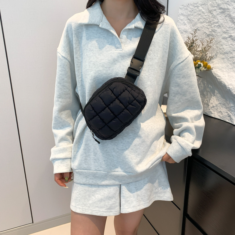 Nylon crossbody válltáska, uniszex, kompakt négyszögletes forma, cipzárral és zsebekkel telefonhoz és személyi igazolványhoz