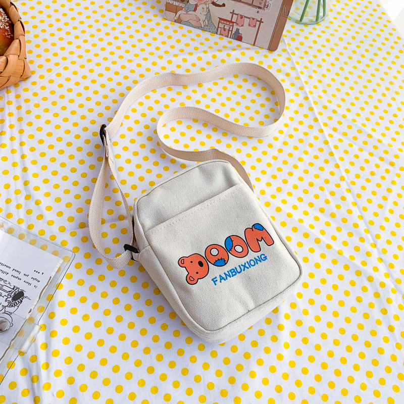 Platnena crossbody torba preko ramena sa zatvaračem, vertikalni kvadratni oblik, mekan materijal, bez podstave, s jednim remenom