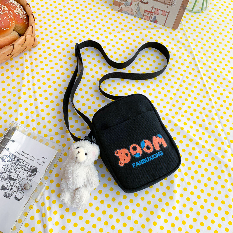 Platnena crossbody torba preko ramena sa zatvaračem, vertikalni kvadratni oblik, mekan materijal, bez podstave, s jednim remenom