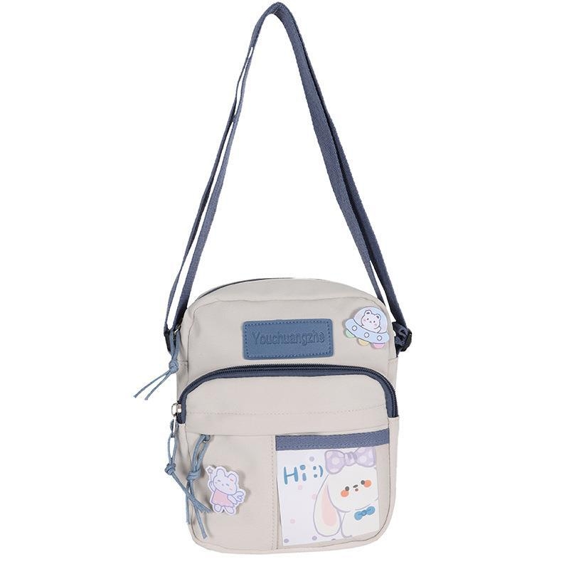 Najlon crossbody torba, vertikalni kvadratni oblik, zatvaranje na zip, džepovi za telefon i osobnu iskaznicu, s jednom naramenicom