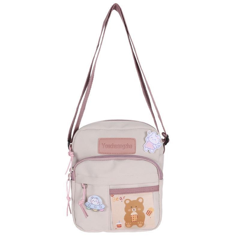 Najlon crossbody torba, vertikalni kvadratni oblik, zatvaranje na zip, džepovi za telefon i osobnu iskaznicu, s jednom naramenicom