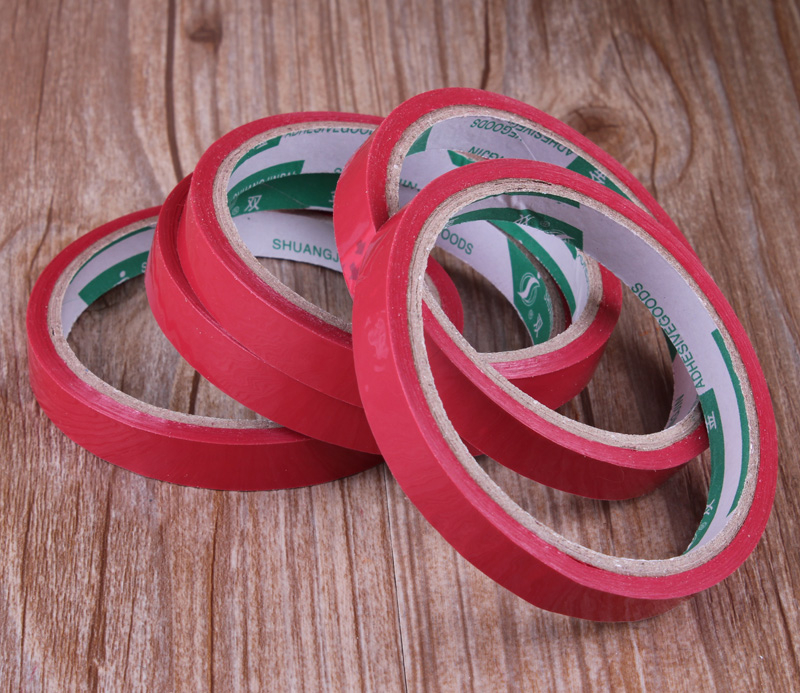 Plastikiniams maišams skirtos uždarymo klipsų mašina su saitimo funkcija