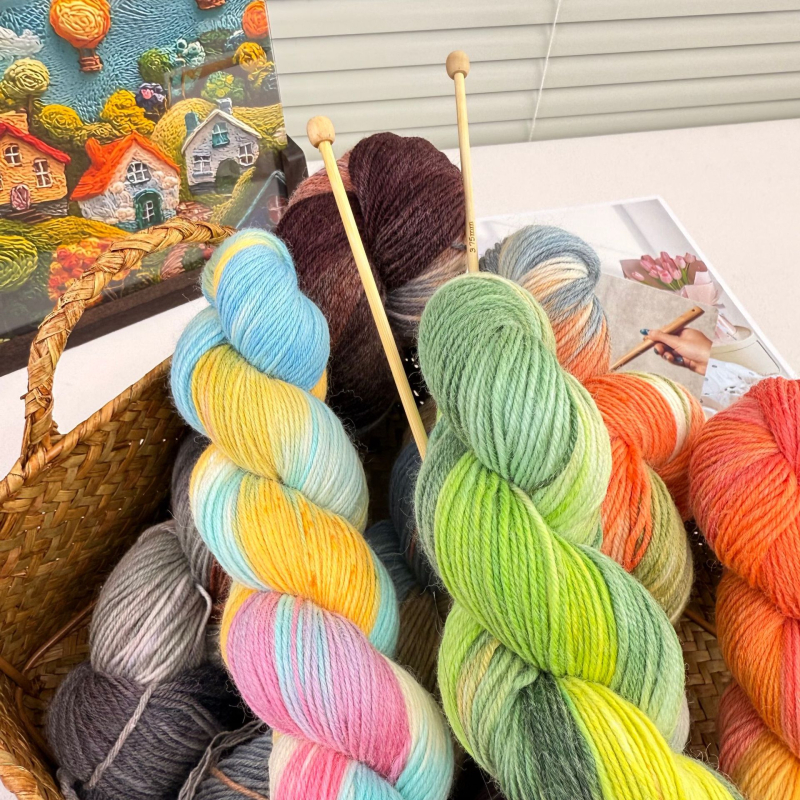 Вълнена прежда за ръчно плетене – ръчно боядисана, средна дебелина, бухти (прядено по Woolen; форма на конците: бухти; за ръчно плетене)