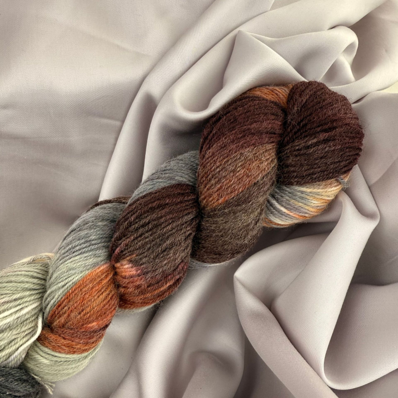 Вълнена прежда за ръчно плетене – ръчно боядисана, средна дебелина, бухти (прядено по Woolen; форма на конците: бухти; за ръчно плетене)