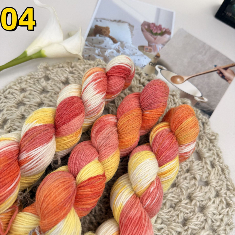 Вълнена прежда за ръчно плетене – ръчно боядисана, средна дебелина, бухти (прядено по Woolen; форма на конците: бухти; за ръчно плетене)