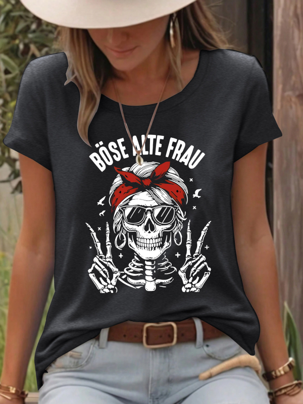 Moterų marškinėliai su kaukolės spauda, poliesterio–medvilnės mišinys (50–70% poliesterio, 30–50% medvilnės), trumpomis rankovėmis, apvalus kaklo iškirptė, vidutinio ilgio.