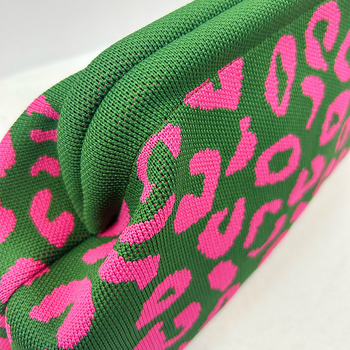 Λεοπάρ πλεκτή γυναικεία τσάντα χέρι με μαγνητικό κλείσιμο, Άνοιξη 2025, οριζόντια τετράγωνη τρισδιάστατη υφαντή τσάντα, πολυεστερικό σώμα και επένδυση, εσωτερική θήκη για κινητό