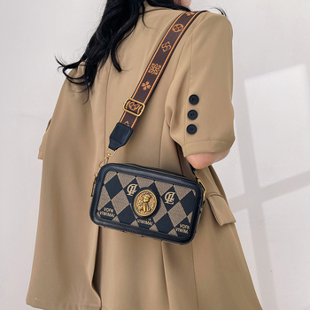 Uniszex poliészter táska PU béléssel, horizontális négyzet alakú forma, crossbody stílus, széles vállpánt, telefonzseb