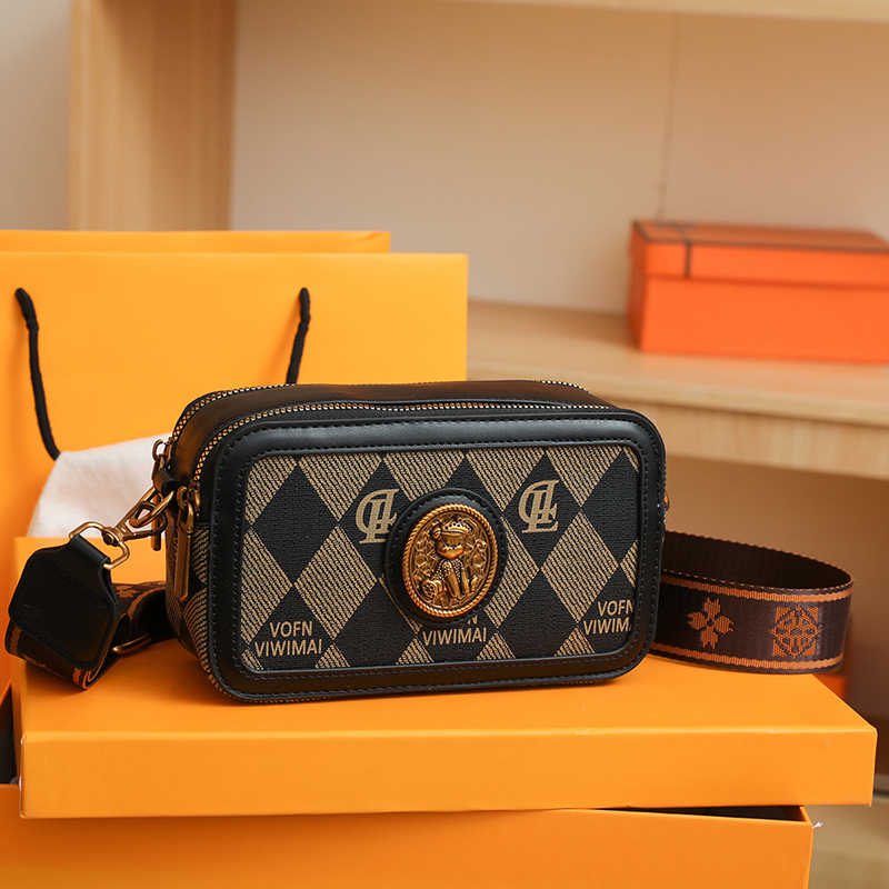 Uniszex poliészter táska PU béléssel, horizontális négyzet alakú forma, crossbody stílus, széles vállpánt, telefonzseb