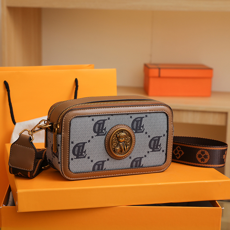 Uniszex poliészter táska PU béléssel, horizontális négyzet alakú forma, crossbody stílus, széles vállpánt, telefonzseb