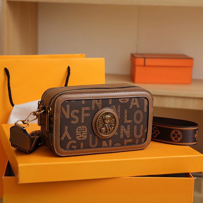 Uniszex poliészter táska PU béléssel, horizontális négyzet alakú forma, crossbody stílus, széles vállpánt, telefonzseb