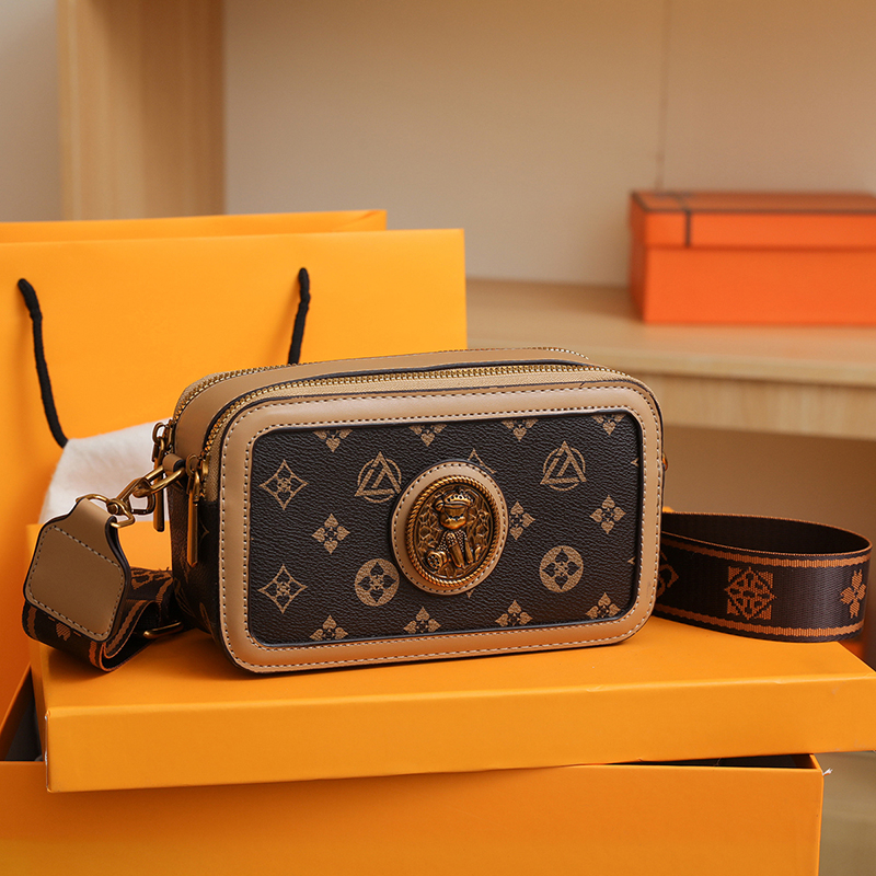 Uniszex poliészter táska PU béléssel, horizontális négyzet alakú forma, crossbody stílus, széles vállpánt, telefonzseb