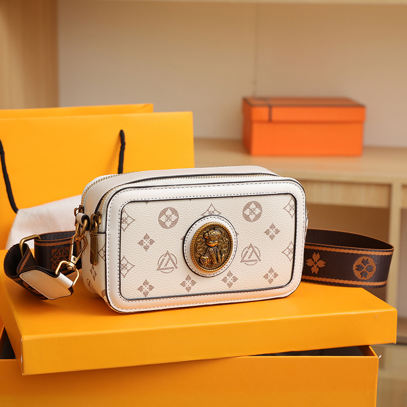 Uniszex poliészter táska PU béléssel, horizontális négyzet alakú forma, crossbody stílus, széles vállpánt, telefonzseb