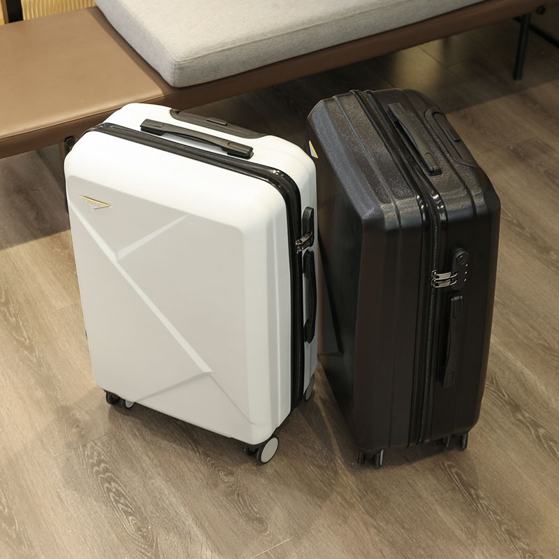 ABS anyagú kézipoggyász, ultrakönnyű, anti-theft védelem, cipzáras nyitás, univerzális kerekek