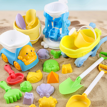 Paplūdimių smėlio žaidimų komplektas su sulankstomu kibiru, kastuvu ir smėlio laikrodžio priedais – iš plastiko, vaikams 4–6 metų