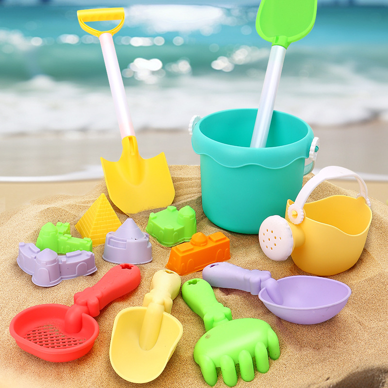 Paplūdimių smėlio žaidimų komplektas su sulankstomu kibiru, kastuvu ir smėlio laikrodžio priedais – iš plastiko, vaikams 4–6 metų