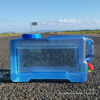 Kvadratinis vandens kibiras lauko kelionėms automobiliu, plastikinis, su čiaupu, plataus burnos atidarymu, vandens saugojimo talpa