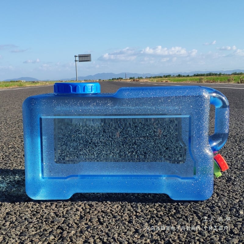 Kvadrātveida ūdens kanna ārējiem braucieniem ar automašīnu, plastmasa, ar krānu, plašs atvērums, ūdens uzglabāšanas tvertne