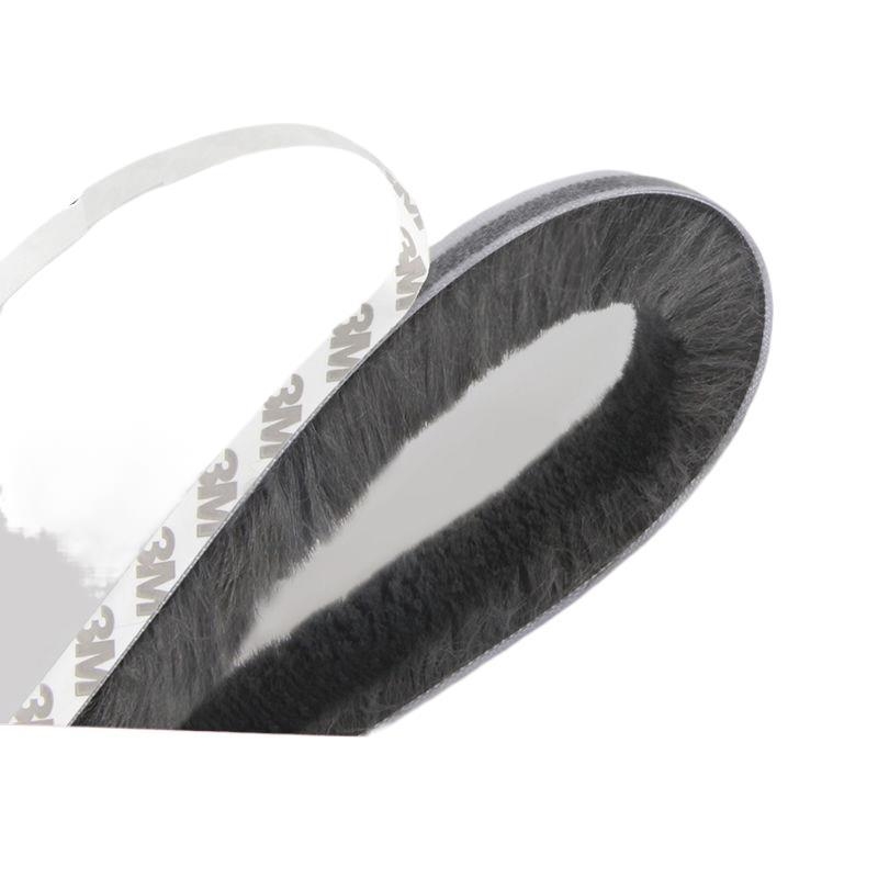 Универсална уплътнителна лента за прозорци и врати, самозалепваща се, противоударна, ветроустойчива и топлоизолационна.