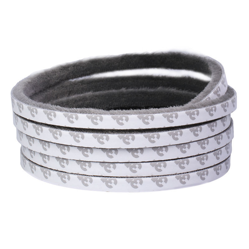 Универсална уплътнителна лента за прозорци и врати, самозалепваща се, противоударна, ветроустойчива и топлоизолационна.