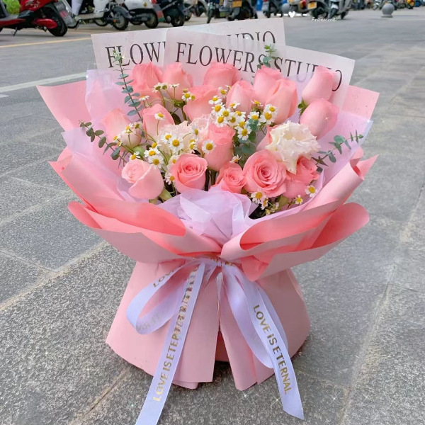 Muilo gėlių rožių puokštė dovanai