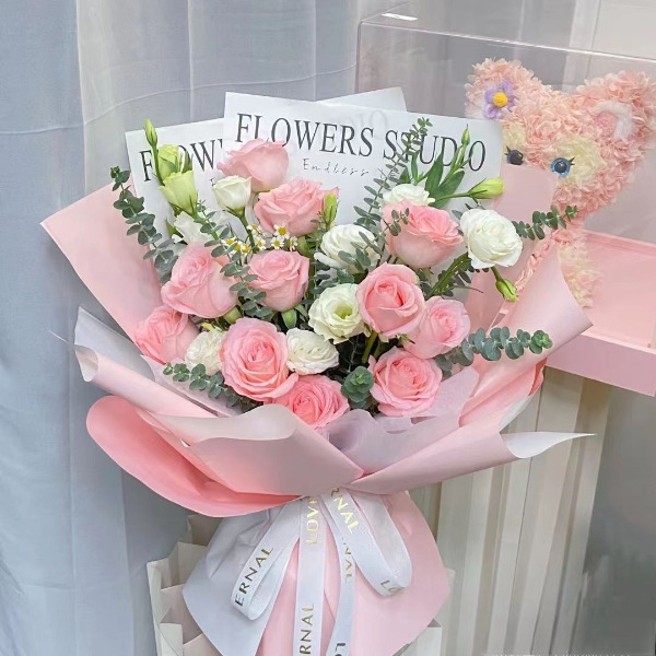 Muilo gėlių rožių puokštė dovanai