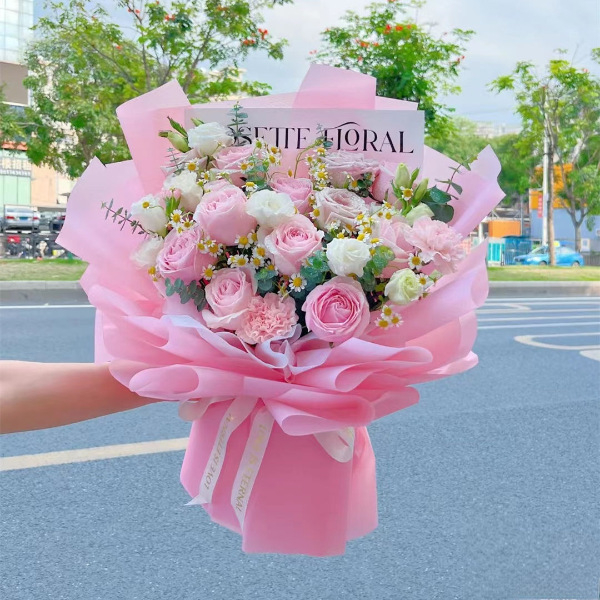 Muilo gėlių rožių puokštė dovanai