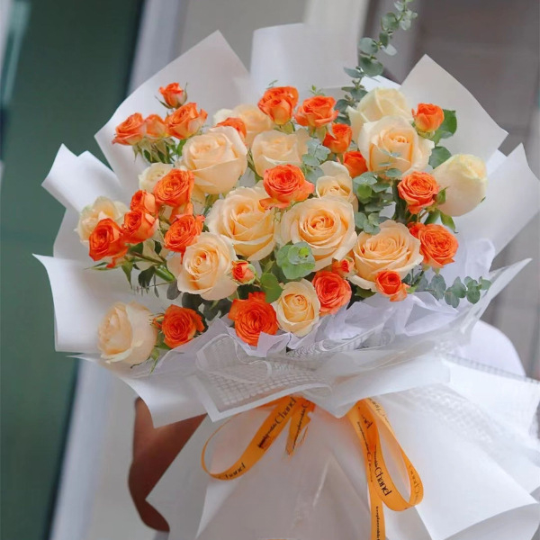 Muilo gėlių rožių puokštė dovanai