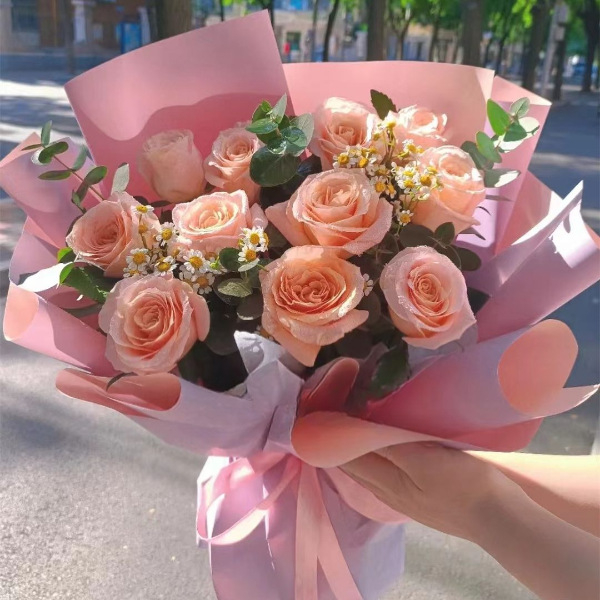 Muilo gėlių rožių puokštė dovanai