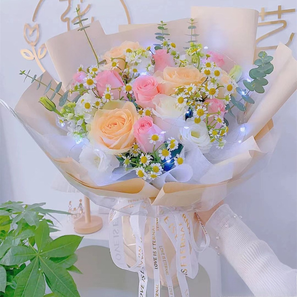 Muilo gėlių rožių puokštė dovanai