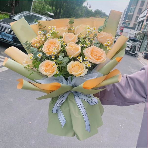 Muilo gėlių rožių puokštė dovanai