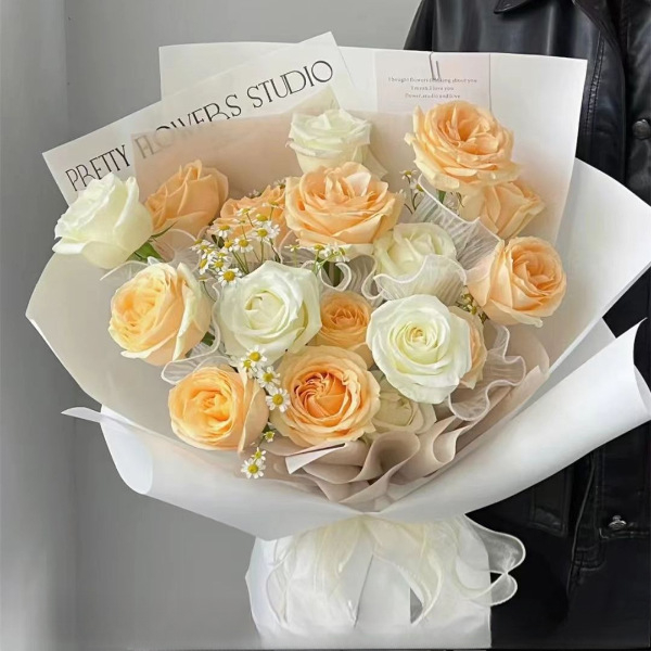 Muilo gėlių rožių puokštė dovanai