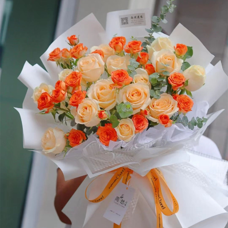 Muilo gėlių rožių puokštė dovanai