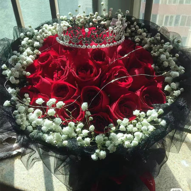 Muilo gėlių rožių puokštė dovanai