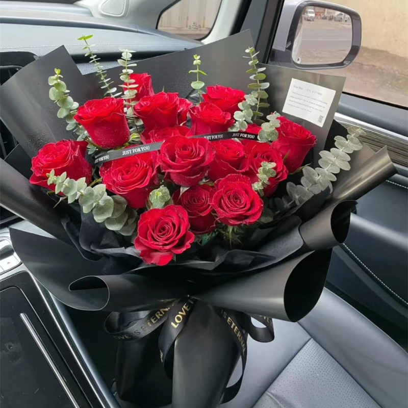 Muilo gėlių rožių puokštė dovanai