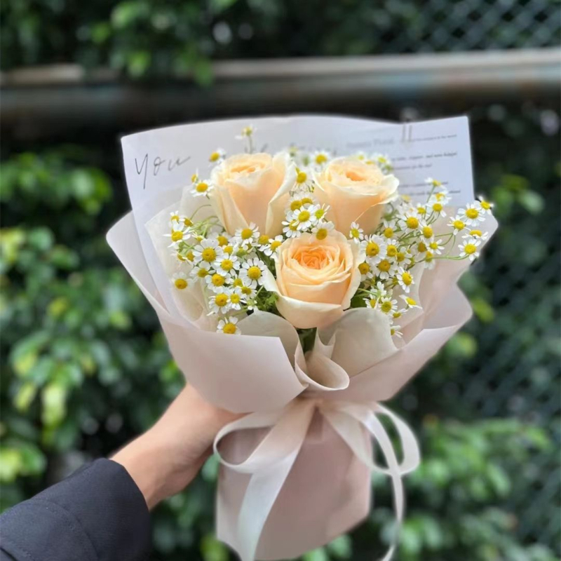 Muilo gėlių rožių puokštė dovanai