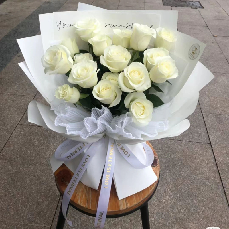 Muilo gėlių rožių puokštė dovanai