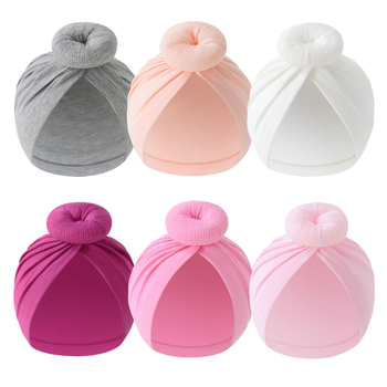 Megzta kūdikio skrybelė, rayon audinys, kupolo formos, platus kraštas, tinka 0–6 mėnesiams