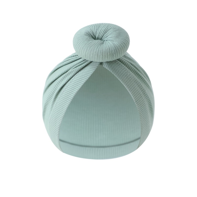 Megzta kūdikio skrybelė, rayon audinys, kupolo formos, platus kraštas, tinka 0–6 mėnesiams