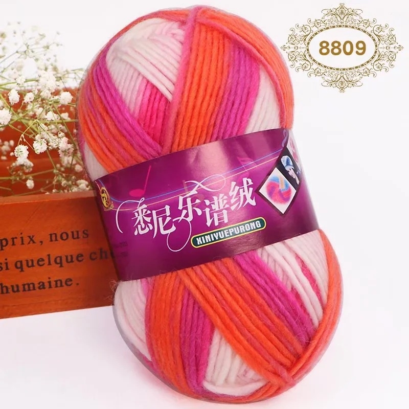 Set tricotat manual: pălărie, fular și eșarfă în model curcubeu cu dungile inspirate de partituri muzicale, din lână groasă pentru copii.