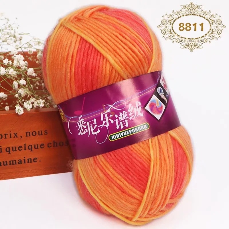 Set tricotat manual: pălărie, fular și eșarfă în model curcubeu cu dungile inspirate de partituri muzicale, din lână groasă pentru copii.